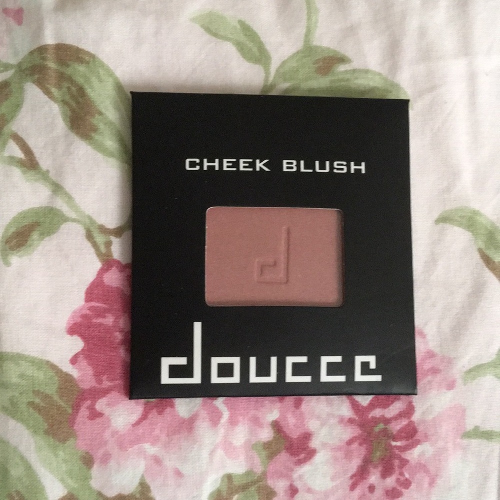 Doucce Cheek Blush in RSVP(61)